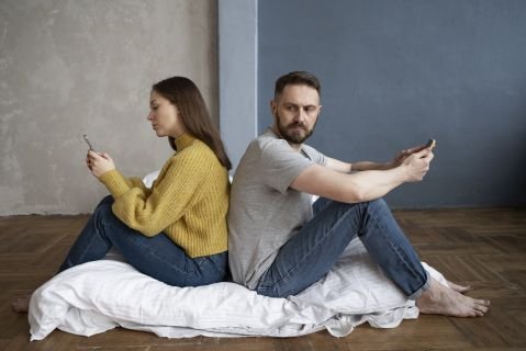 couple-having-communication-problems_peq